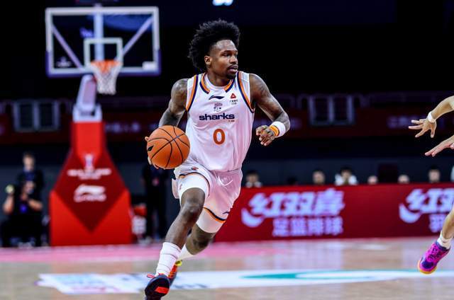 开云体育app下载-上海男篮已经将两位超级外援合同转正！全额保障，卢伟眼光太毒辣