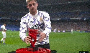 开云体育app-【西甲】本泽马中柱+造红牌点球+中楣 皇马主场1比1